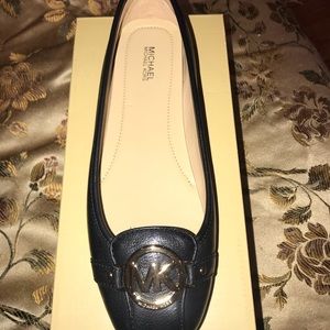 Michael Kor black Fulton slip in moc flats